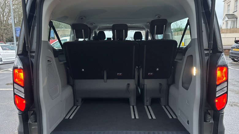 Ford Tourneo Custom 320 L2 Diesel Fwd 2.0 EcoBlue 136ps H1 Zetec 8 seater Auto